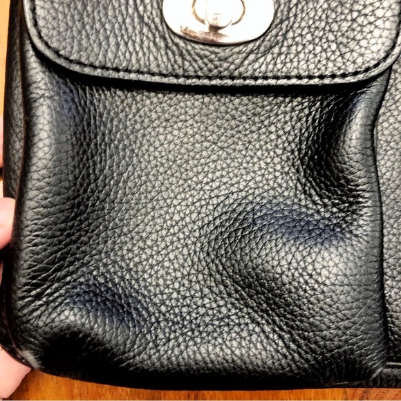 Danier Genuine Leather Black Crossbody Bag Minimalist Travel Bag Hands Free Bag - Picture 4 of 15